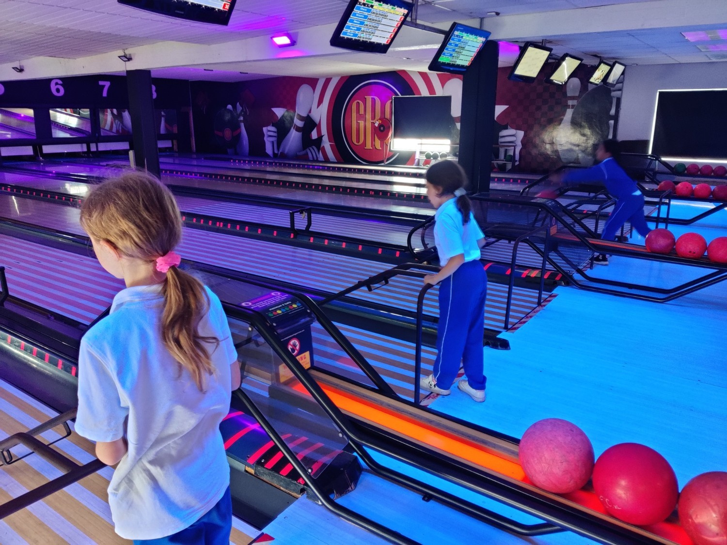 GR8 Social Bowling alley